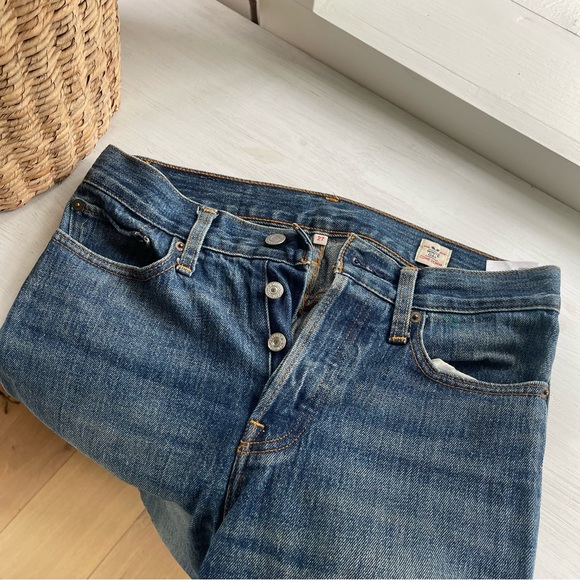 Levi’s Wedgie Straight White Oak Cone Denim Raw Hem Jeans - Picture 2 of 4